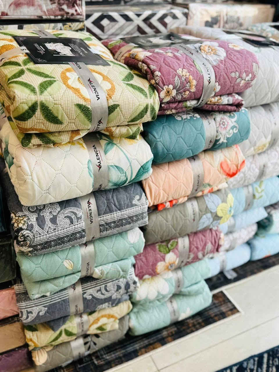 فرشه مقرنص نفرين 7 قطع 
السعر/(  12 )/ ألف دينار فقط
قياس  200x230 
وجه مخدة 4 
وجه كوشه 2
مجمع الفلاحية للتنزيلات العنوان محافظة واسط منطقة الفلاحية شارع المركز قرب مكتبة البنين


**إذا كنت صاحب هذا الإعلان وتريد حذفه لأي سبب، رجاءا أرسل رسالة إلى الدعم الفني**