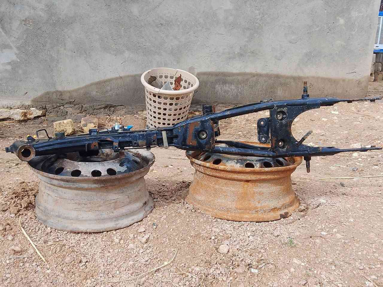 سلام عليكم شباب شاصي أربعة كير للبيع كلك مكفول من كلشي صبغه بلادي سعر 125وبيه مجال لطيبين  
لانتصال ***********
