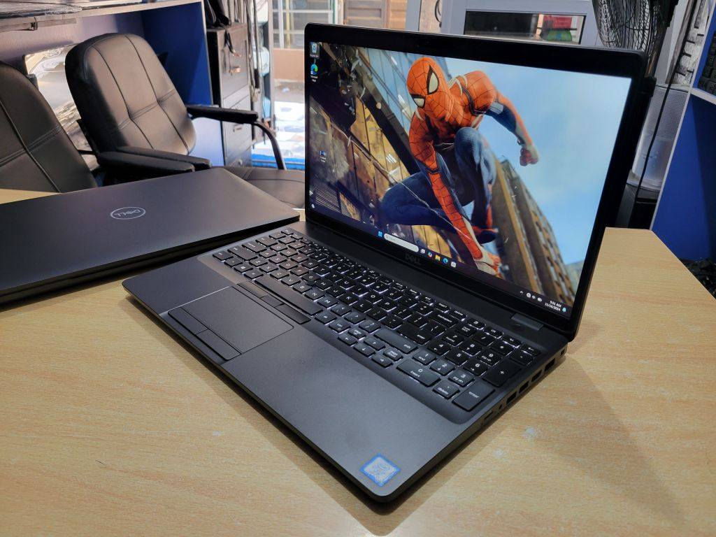 #معالج_فئة___H___كارت__خارجي__2GB

💻 Dell Latitude 5501 لمس 

✔️ المعالج: Intel Core i5-9400H – الجيل التاسع بحرف H للأداء العالي
✔️ الرام: 8GB DDR4 – قابلة للتطوير
✔️ التخزين: 256GB NVMe SSD – قابل للتطوير
✔️ كارت الشاشة الخارجي: NVIDIA MX130 – سعة 2GB
✔️كارت داخلي intel Uhd 4GB
✔️ الشاشة: 15.6 إنج FHD لمس (Touch) بدقة 1920×1080
✔️ لوحة المفاتيح: عربي – إنكليزي مع إضاءة خلفية (Backlight)
✔️ الشاحن: شاحن Dell أصلي

🎯 مناسب لـ: التصاميم، البرامج الهندسية، البرامج المكتبية والحسابية، التصفح، والأمن السيبراني.

🔹 الحالة: وارد اوربي غير مستعمل بالعراق (كالجديد) نظافة 95% فما فوق 
🔹 البطارية: بحالة جيدة(ضمان ساعه فما فوق)

■ ضمان(١) فحص وتشغيل امام المندوب 
■ ضمان(٢) استخدام اسبوعين اي خلل مصنعي يتم الاستبدال بنفس الموديل


**إذا كنت صاحب هذا الإعلان وتريد حذفه لأي سبب، رجاءا أرسل رسالة إلى الدعم الفني**