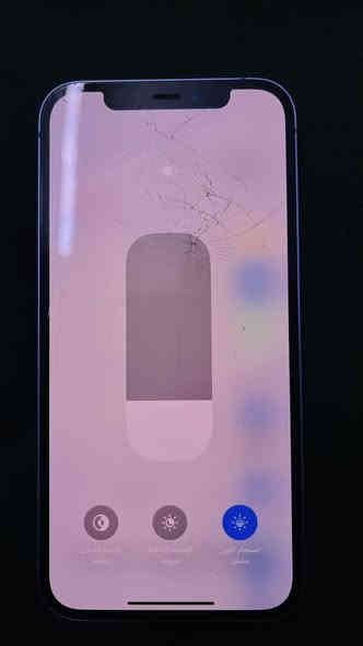 السلام عليكم 
أيفون ١٢ ذاكرة ١٢٨ بطارية ٨٠ 
السعر ٢٥٠ وبي مجال بسيط
العنوان سبع قصور 
***********
