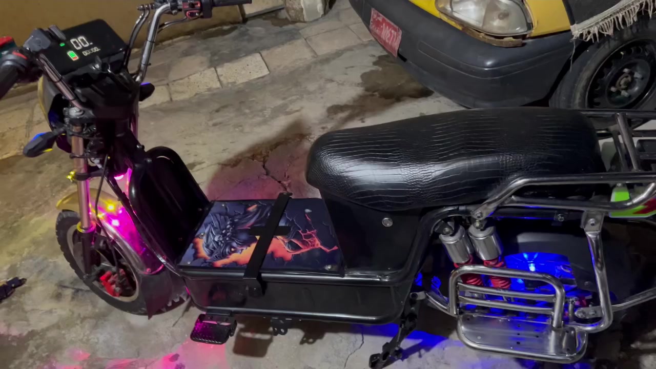 دراجه شحن جبلي للبيع
6 بطاريات كهربائيات كلها شغاله 
السرعه ٧٠ فما فوق كلش سريعه 
الداجه جدا نضيفه كل نقص مابيه 
السعر 600  وبيها مجال بسيط 
***********
