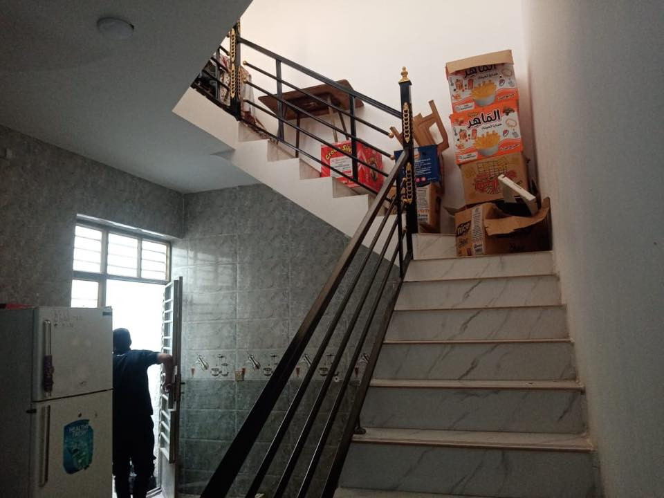 الدار للبيع المساحه ١٠٠متر الواجهه٥النزال٢٠ 
سند ١١٧٧ البيت كامل طابق واحد الرقم ***********
