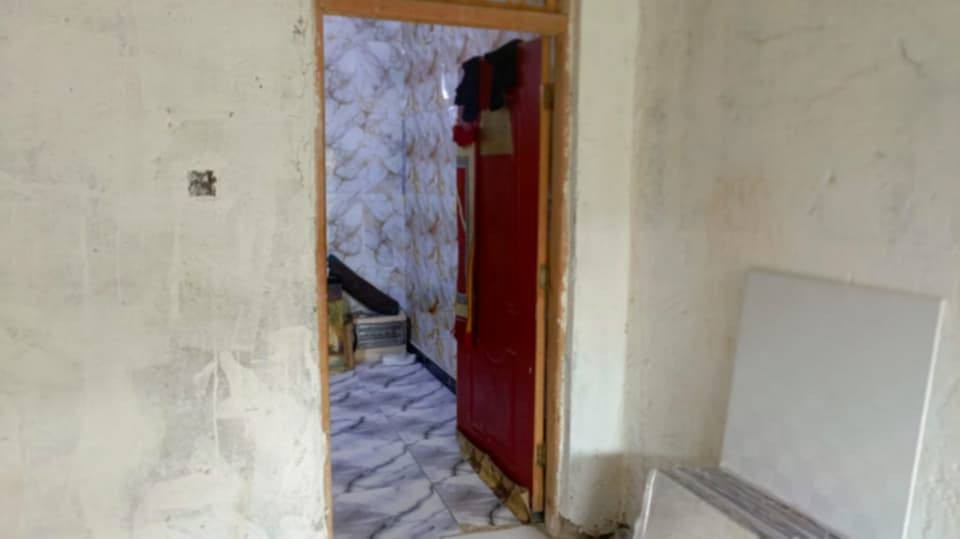 الدار مساحه 50 بلوك و عكادة السعر 15 بي مجال *********** مقابل ملحق قرية.
