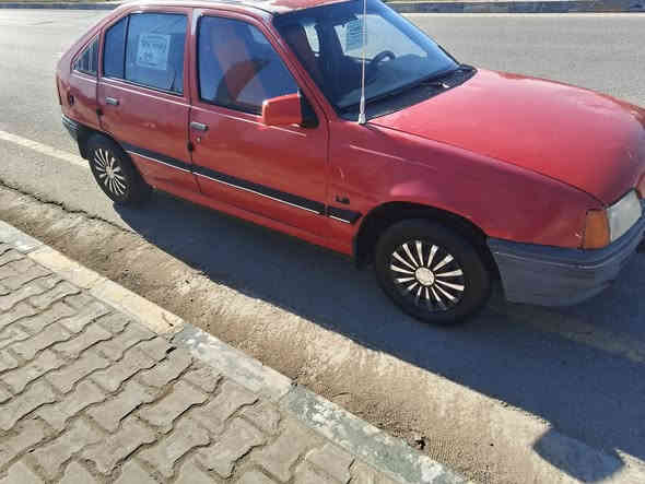 كاديت 1991 كير ومحرك شرط سيارة جاهزة طخم نظيف ما بيها صبغ بس دوائر ودوسات كابون بانزين سنوية جديدة شرط الوكالة والتحويل الشراي اتصل السعر 24 ***********
