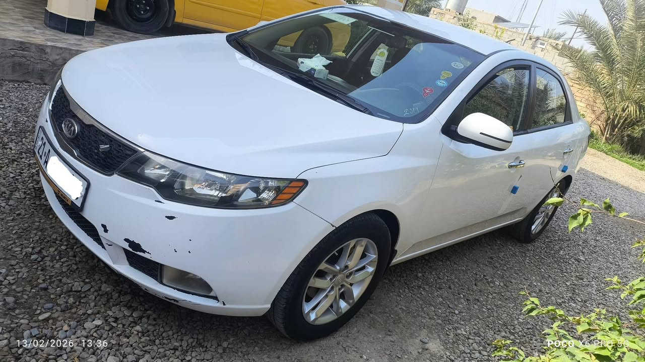 السلام عليكم 
كيا سيراتو موديل 2011 خليجي مكفوله من ضربه وتبديل بيه صبغ بالدوسة فقط مثل ما موضح بالصور داخل ماروني كاعية مفروشة جلد تحكم ستيرن شاير بالمري مري كهربائي مكينه 1600مكينه وكير مكفولات حداديه جديده تخم تاير جديد تبريد شغال ثلج رقم سليمانية تحويل مباشر السياره جديده وجاهزه وأي نقص مابيها مكان سياره ديالى دلي عباس ***********
