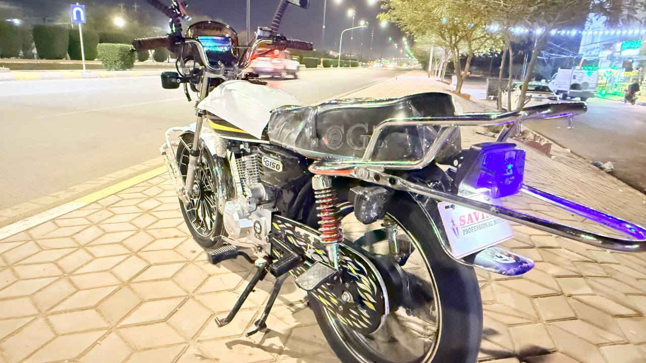 #للبيع
سلام عليكم
دراجه ايراني سيفان موديل 2024
دراجه نضيفه مابيه شخط واحد
دراجه مكفوله من تاير للتاير
محرك بلادي ما مفتوح
نقص براغي مابيه 
السعر 800 بيه مجال للطيبين  .. او مراوس بتايكر حسب القناعه 
العنوان.. الخالديه
الرقم ***********
