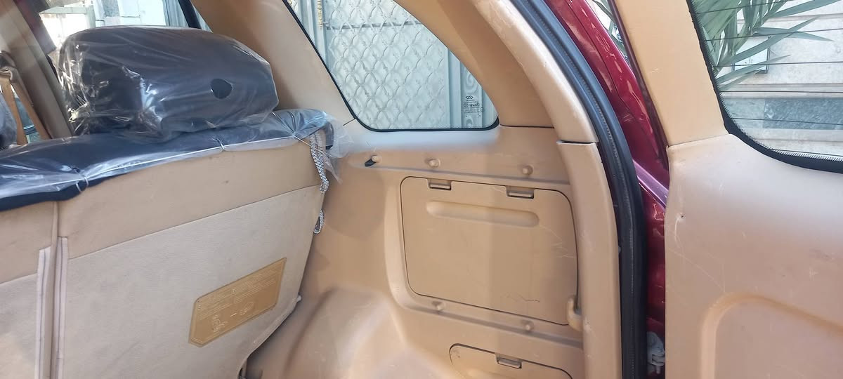 -شيري تيكو نظيفة جداً)
🔍 المواصفات والحالة:
​✅ الممشى: 60,000 كم (حقيقي).
​✅ المحرك والجير: مكفولة كفالة عامة وبحالة ممتازة.
​✅ التبريد: ثلج ❄️ (ماشاء الله).
​✅ الداخلية: نظافة الوكالة، كشنات وظهرية بحالة الوكالة.
​✅ الحالة الفنية: سيارة جاهزة من كل شيء، حدادية وصدر وتبريد، شغل واطلع.
​💰 السعر المطلوب:
​65 ورقة ($6,500)
​(قابل للتفاوض البسيط للجادين بعد المعاينة)
​📍 العنوان:
​بغداد - منطقة البلديات
​📞 للتواصل والاستفسار:
​***********
