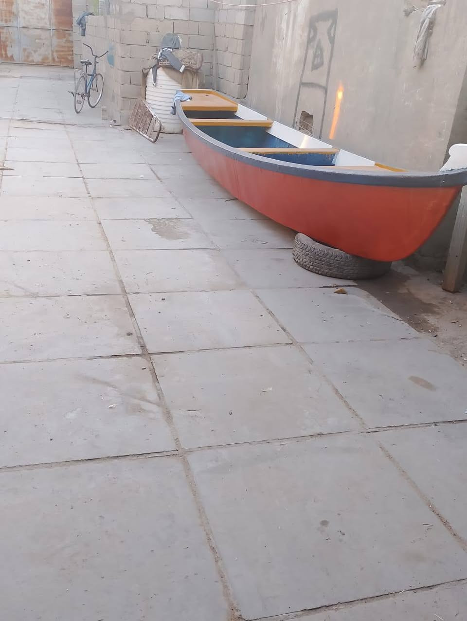 سلام عليكم اخوان بلم مانازل للشط للبيع طول ١٣ذراع ارتفاع ٤١ عرض ٩٠ عنوان البصرة الهارثه الطاقة  رقم ***********
