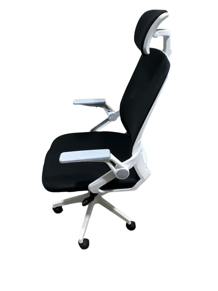 متوفر كرسي مكتبي العدد 2
سعر الكرسي 75الف وبي مجال قليل 
***********
