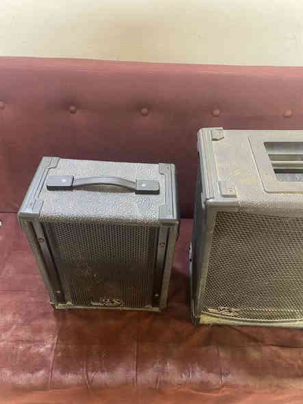 زوج اجهزه ثنينهن يشتغل بس الجبير بيه صوت خرخشه
الصغير شغال وكل مشكله مابيه
ثنينهن ب80 توصيل عندي
***********
