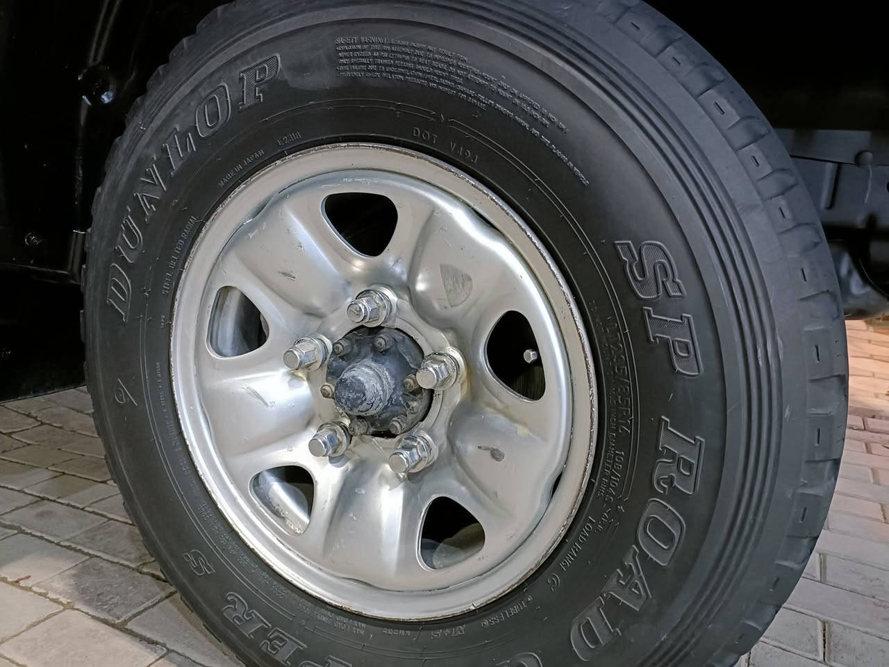 السلام عليكم ويل حجم 16 مع تاير حجري للبيع  300 وبيهن مجال او مراوس بويل عادي حجم 17 
***********
