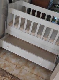 متاح سرير طفل هزاز السعر 50الف قفل مستعمل كم يوم فقط لتواصل 0751529075...