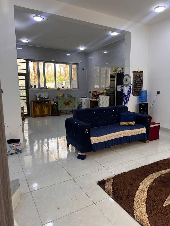 السلام عليكم بيت للبيع المساحه ٢٥٠ متر نوع العقار ملك صرف طابقين
الطابق الارضي 
غرفه سويت 
استقبال ٤ ونص في ٦ 
صاله قياس ٤ونص في ٨
مطبخ مفتوح على صاله قياس ٤ ونص في ٥
حديقه خلفيه ٨٠ متر 
وغرفه غسيل ملابس وحمام خارجي
الطابق الثاني يحتوي
شقه معزوله تحوتي على مطبخ امريكي مفتوح على صاله 
وغرفه سويت
وصاله وسطانيه
وثلاث غرف سويتات
السعر مناسب جداً 
العنوان كربلاء الجريه او طف قرب مركز الشرطه
الاستفسار الاتصال على رقم ***********@إشارةالجميع
