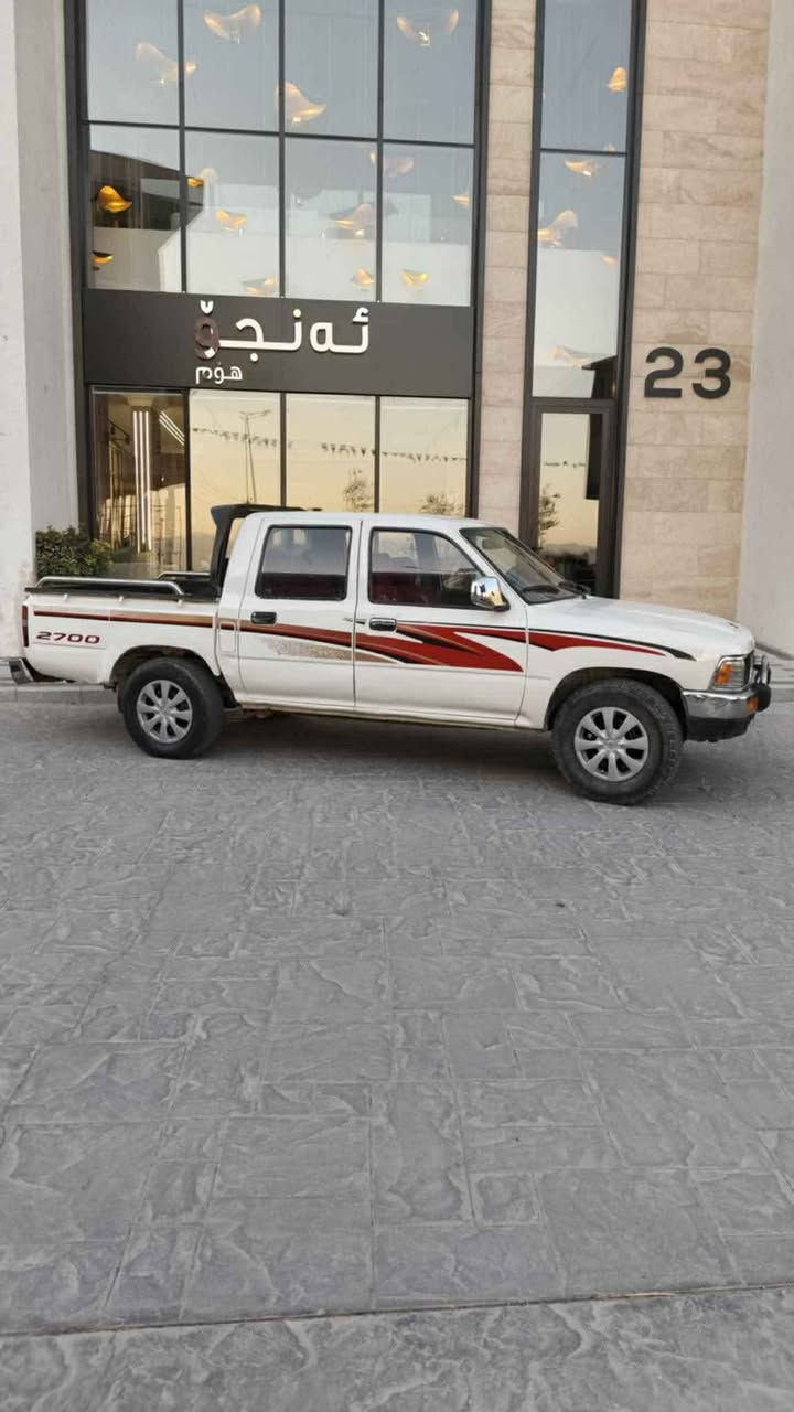 للبيع موديل 2000 رقم سليمانية شرط وكاله وتحويل 
كابون بانزين ⛽️ بيها 
طخم تايرات جديد 
وايرمنيه كلها شغاله 
كير مكينه شرط 
قفل مركزي 
سياره جاهزة 
سعر ٥٥ $ بيها مجال 
عنوان الموصل 
***********
