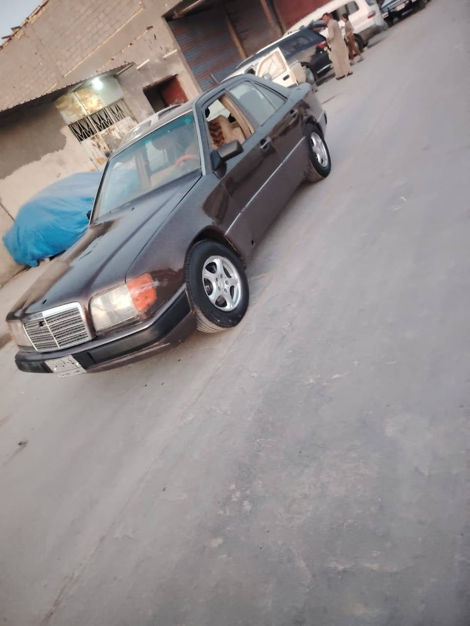 مارسدس للبيع موديل) (93)( كير مكينه جاهزه قواعد دبل مكفوله صبغ عام مابيه اي حادث اثر جراد صبغته العنوان ذي قار الرفاعي السعر )40)( بيه مجال حك الجيه السياره تحويل مباشر مكينه بطه )***********)(***********
