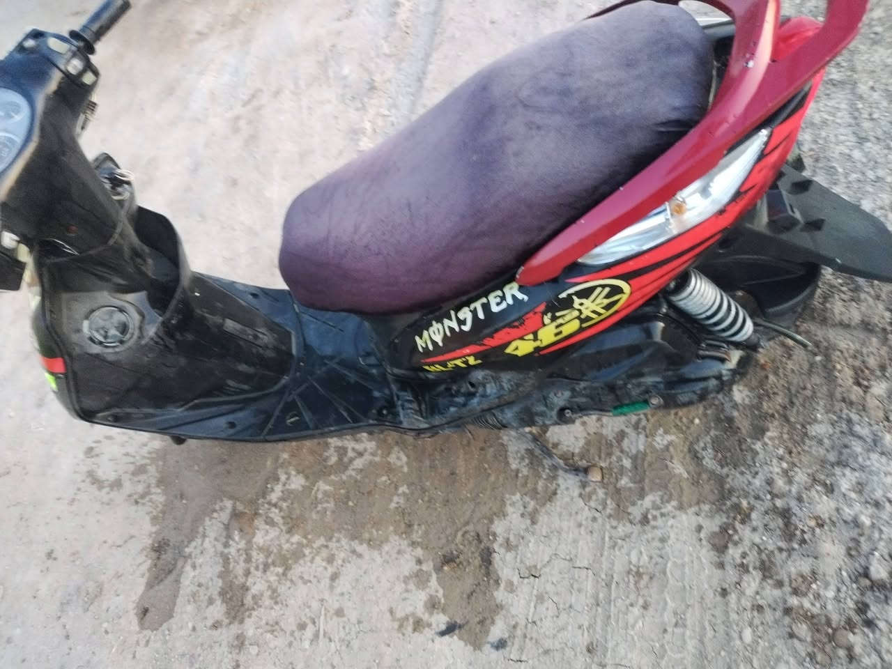 السلام عليكم ثعلب للبيع دراجة نضيفة شغالة سلف وهندر ومكينة ناعمة لا نضوح ولا تبخير كهربائيات كلها شغالة لايت عالي ناصي ابيض واصفر وسكنات خضر واشاير هورن كله شغال بيها بس الكابريتر تجاري بس شغال ونوعية زينة ب ٣٠ جبته ونقص قمجي مال بريك الباقي كاملة مكاني بغداد شعله تواصل خاص سعر ٣٧٥ وبيها مجال


**إذا كنت صاحب هذا الإعلان وتريد حذفه لأي سبب، رجاءا أرسل رسالة إلى الدعم الفني**