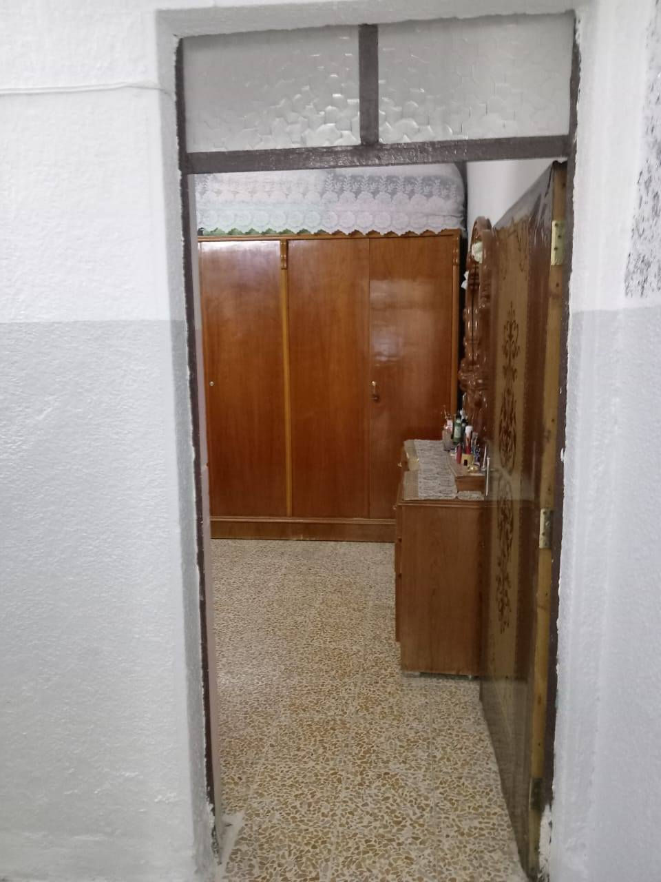 السلام عليكم 
بيت للبيع حي العامل الثانية قرب شارع 60
مساحة البيت 100م باص طابق واحد كاشي 
السعر/60
لتفاصيل اكثر مراسلة الصفحة او الاتصال بالرقم ***********
