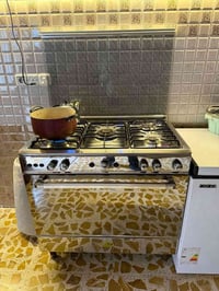 للبيع طباخ شغال وجداً نضيف السعر 125 وبي مجال 07507456101