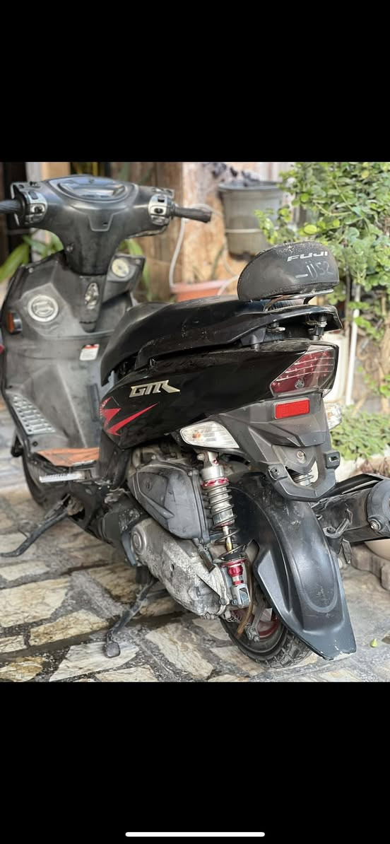 سلام عليكم. صدر خلفي رياضي كرزي للبيع  يرهم جي تي وسكنس. مكاني بغداد البياع. ***********
