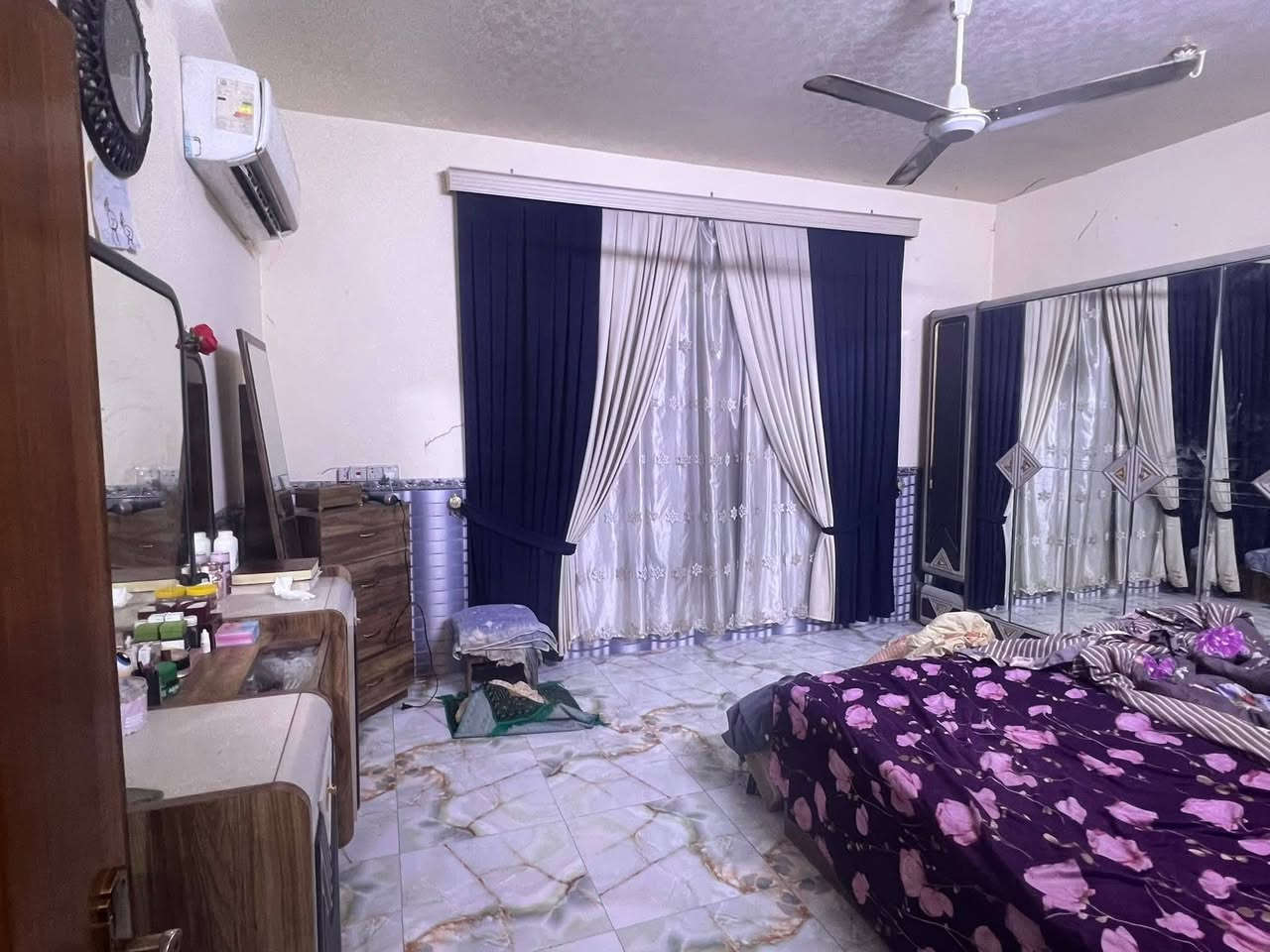 اعلان من #النيزك_للعقار لبيع وشراء الاراضي و الدور الزراعية والسكنية والمقاولات العامة 
--------------------------------------------
دار للبيع بموقع ممتاز 
موقع البيت - صلاح الدين - قضاء بلد - جمعية الامام ع شارع الضلوعية مباشر يطل ع شارعين 
 
يتكون الطابق الارضي:

- غرفة
- مطبخ 
- صالة 
- صحيات 
-منور
-طرمة 
-يتكون الطابق الثاني 
-غرف عدد 2
-بيتونة 
-سطح 
 
:مساحة الدار 200م

📄 نوع العقار : كلك

--------------------------------------------
للاستفسار والتواصل : ***********

او زيارة مكتبنا الكائن في - صلاح الدين - بلد - شارع الامير - مقابل عيادة الدكتور قاسم حاتم
