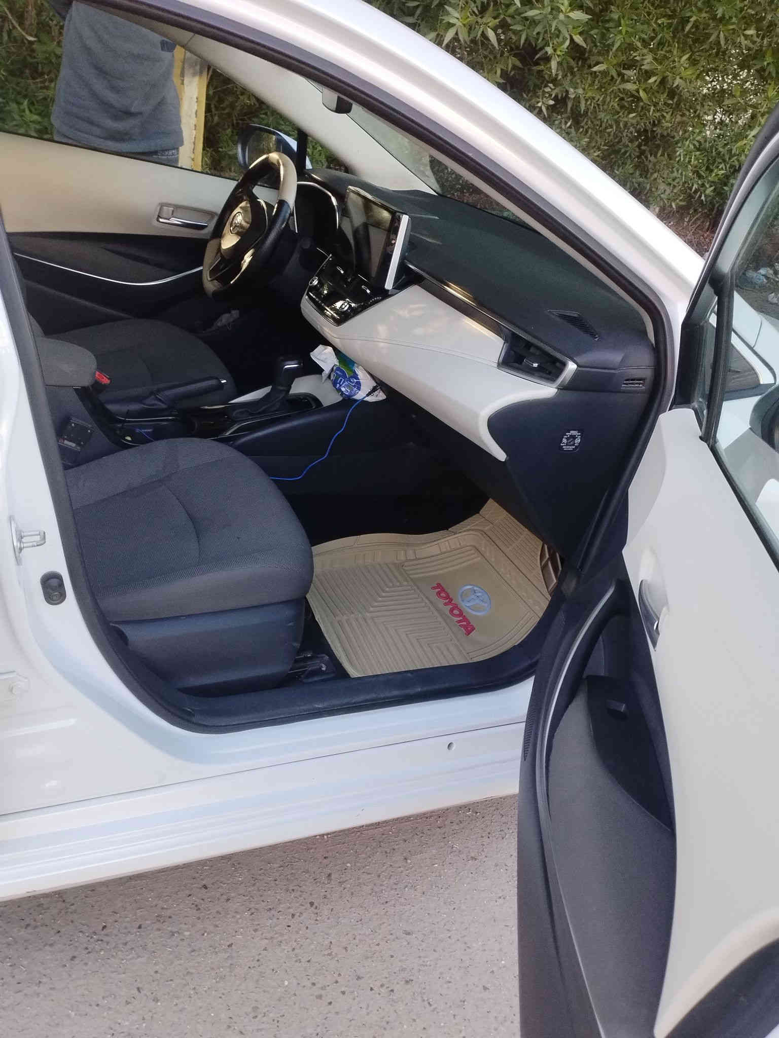 السلام عليكم

كورلا موديل 2022 بنزين فقط
خليجي شركه ساز 
مكفوله ماعدا شخط باب السائق كما موضح بالصور
ماشيه 120الف كيلو
السعر 165ورقه 
رقم اربيل دولي بأسمي مع هزه جديده 
مكاني بغداد 
***********
