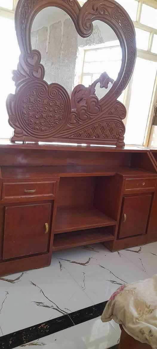 للبيع غرفه نوم حطاطه سعر ٥٥٠ وبيه مجال ع خاص
*********** للإستفسار 
الكرمة الكناطر.
