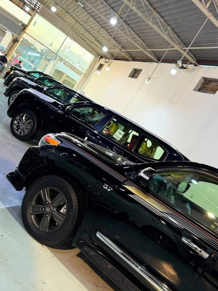 السلام عليكم
لاندكروزر 2012 VXR 

فول مواصفات لكزس للاخير محرك 5700 

ماشيه 178 

بدون صبغ 

مكانين بارد بسيطه 

رقم بغداد باسمي 

السعر 330$ مجال بسيط 

‭***********‬ حيدر

مكان سياره بغداد البياع
