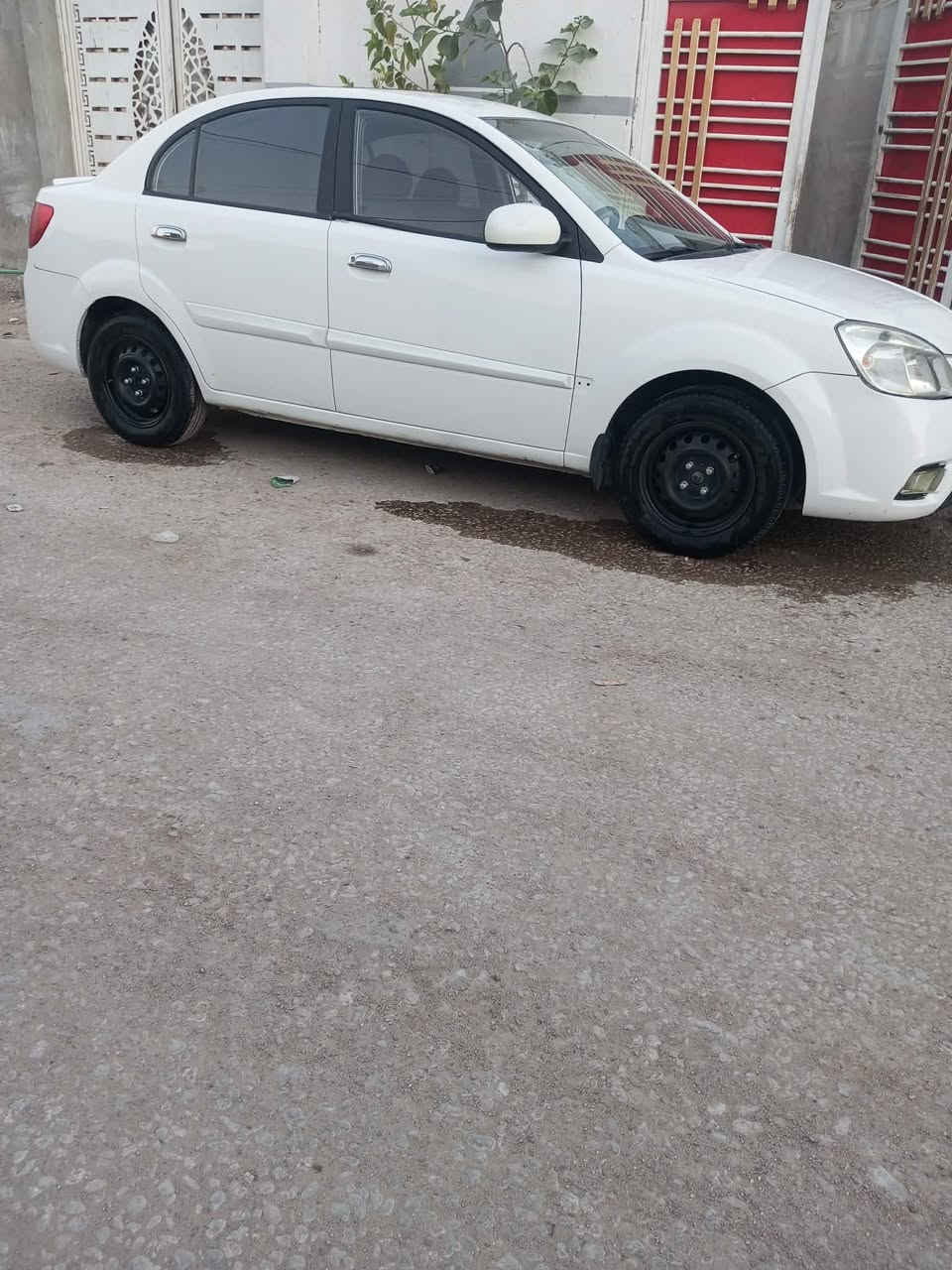 ---

🚗 *للبيــــــع كيا ريو 2012 خصوصي* 🚗

🔧 *المحرك*: 1600cc - ااقتصادي صار شهر من شاده
📄 *الرقم*: قادسية - مشروع وطني، تحويل فوري باسمي
🎨 *الصبغ*: جاملغ أمامي + شوية بالجنطة على كد الرقم فقط - باقي السيارة كفاله
...شاشة اندرويد تحكم ستيرن بطارية واطارات بحالة جيده 
✅ *الحالة*: مكفولة من الشاصي والمكينة والكير وبقية الكشر 
💰 *السعر*: اتصال أو واتساب للتفاوض

📞 *للتواصل*: *********** - واتساب موجود

مكان السيارة: النجف  📍

---

