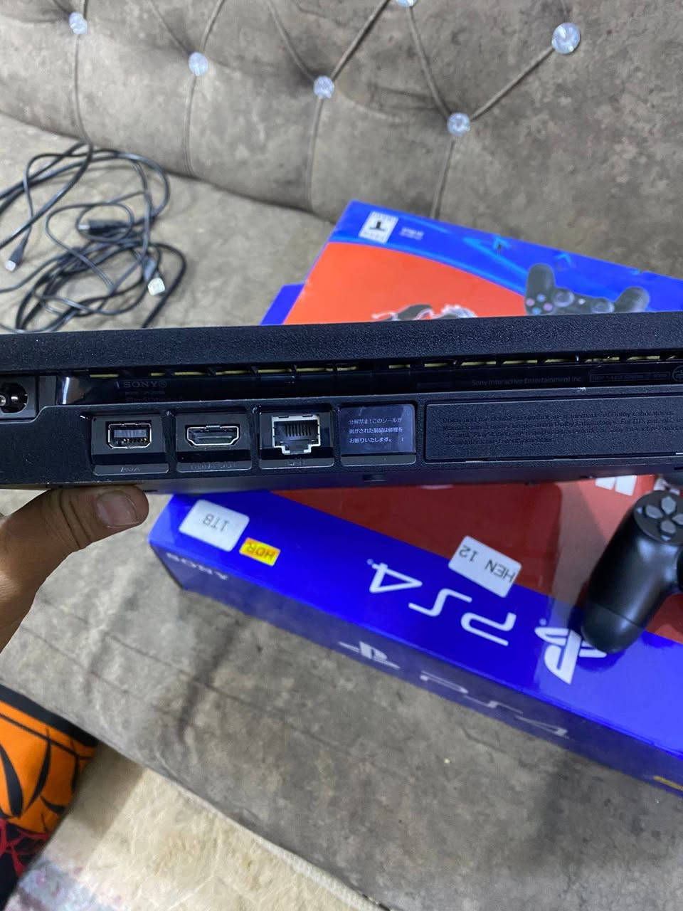 سلام عليكم من رخصت ادمن  بلي 4 واحد تيره بلي جديد وريد بيعه 400بي مجال عنواني بغداد بلديات شارع مصرف ***********
