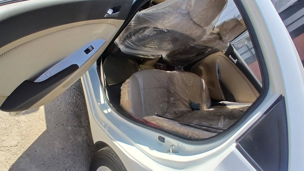 السلام عليكم شباب اكسنت موديل ٢٠١٣مال الشركه العامه ماشيه ٤٤السيارة كلش جديدة عارضهه لبيع ١٢٠ قفل مكاني بغداد  الدورة رقم الهاتف ***********
