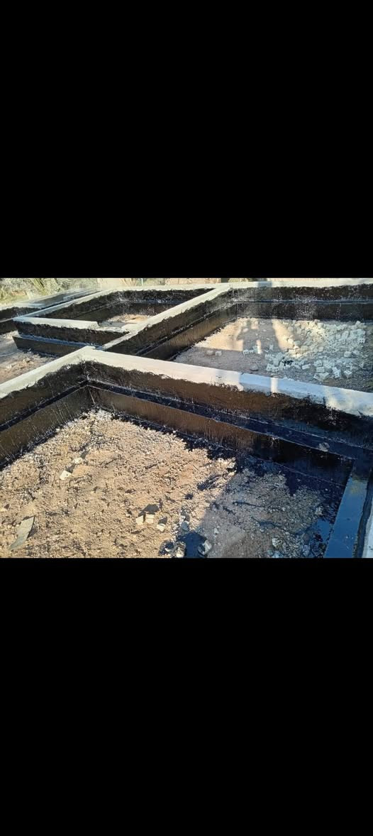 سلام عليكم يوجد جير التجير سطوح والاساسات سعر البرميل 60 كرسته وعمله الاتصال ***********
