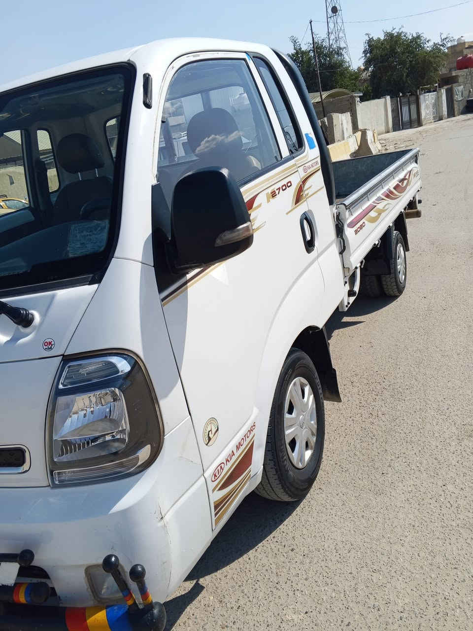 السلام عليكم كيا 2700للبيع موديل 2020 سيارة حلوة مال جناي بيها صبغ باب السايق مثل  بالسونار والباقي كفالةة السعر 132وبيها مجال العنوان بغداد الامين الثانيةالشراي يتصل ع رقم ***********
