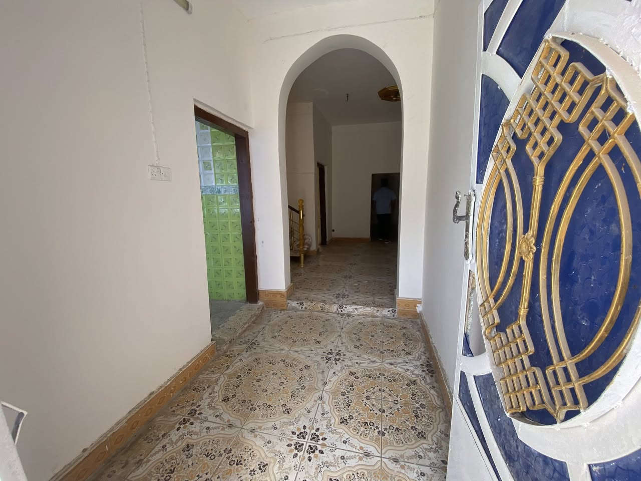 👑مكتب المهندس للعقار 👑
🏡بيت للبيع زراعي
    (المهيديه)   
▪️المساحه 180 متر 
▪️واجه 10▪️ نزال 18 
بناء فرمستون عكاده
طابق واحد 
يتكون ⬅️من💥 غرفتين💥 نوم💥 صاله💥 استقبال 💥مطبخ 💥صحيات 
السعر مناسب 
للاستفسار الاتصال📞
 على الارقام 
***********
كرار محمد
*********** 
احمد السعيدي 
اذا تريد عقارك ينباع💯 تواصل معنا خاص

