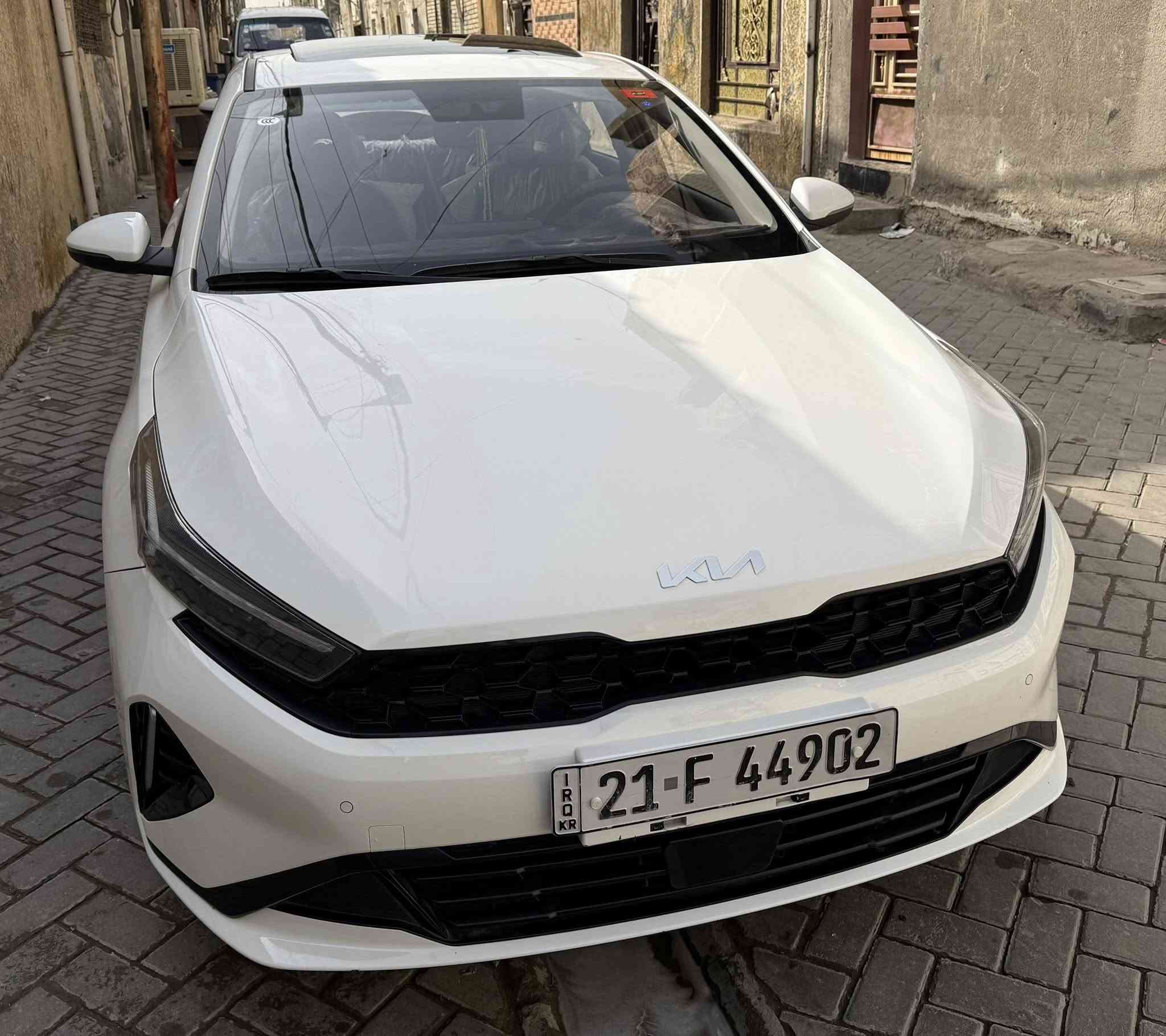 كيا 2024  K3  

فول مواصفات كفالة عامة بيهه بارد على كد شبر بل جاملغ المامي 

ماشية 37 الف فقط 

المحرك: 1.5 دبل نوزل
 
🔴المواصفات 

فتحة سقف

 كامرة 

️تحكم تبريد لمس

 شاشه كبيرة + شاشة اعطال

️تحكم ستيرن جهتين 

️بصمه باب و بصمه تشغيل

شاحن تايب سي امامي وخلفي وشاحن USB

️يدات نيكل 

شاشه بالكير

️حساس امامي وخلفي 

 شاشة عداد ديجيتال 

مري شفط+ اشاير 

صندوك ذكي بصمة 

️كشنات جلد أسود 

سايد بريك بصمة

️أوتو هولد (auto hold)

️درايف مود 4

وضعيات️(sport+eco+smart+comfort)

اضافات بسيطة  

 للاتصال *********** 

السعر 134$ 

 📌 مكانة بغداد السياره بسمي تحولي  تحول ثاني يوم
