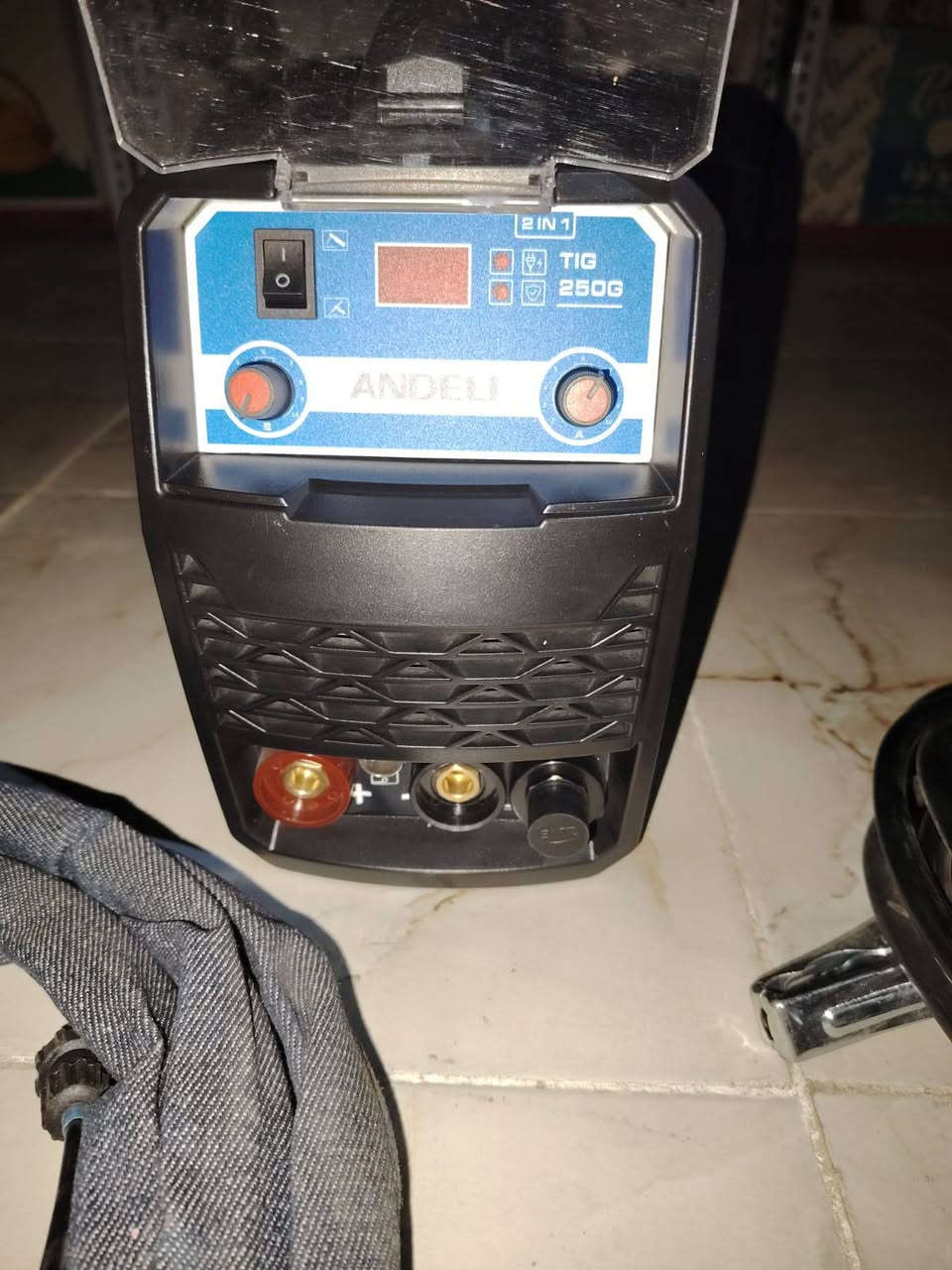 مكينه لحيم تيك +ولدن تلحم جميع المعادن جديد غير مستخدم السعر 250 المكان ديوانية لايوجد توصيل ***********
