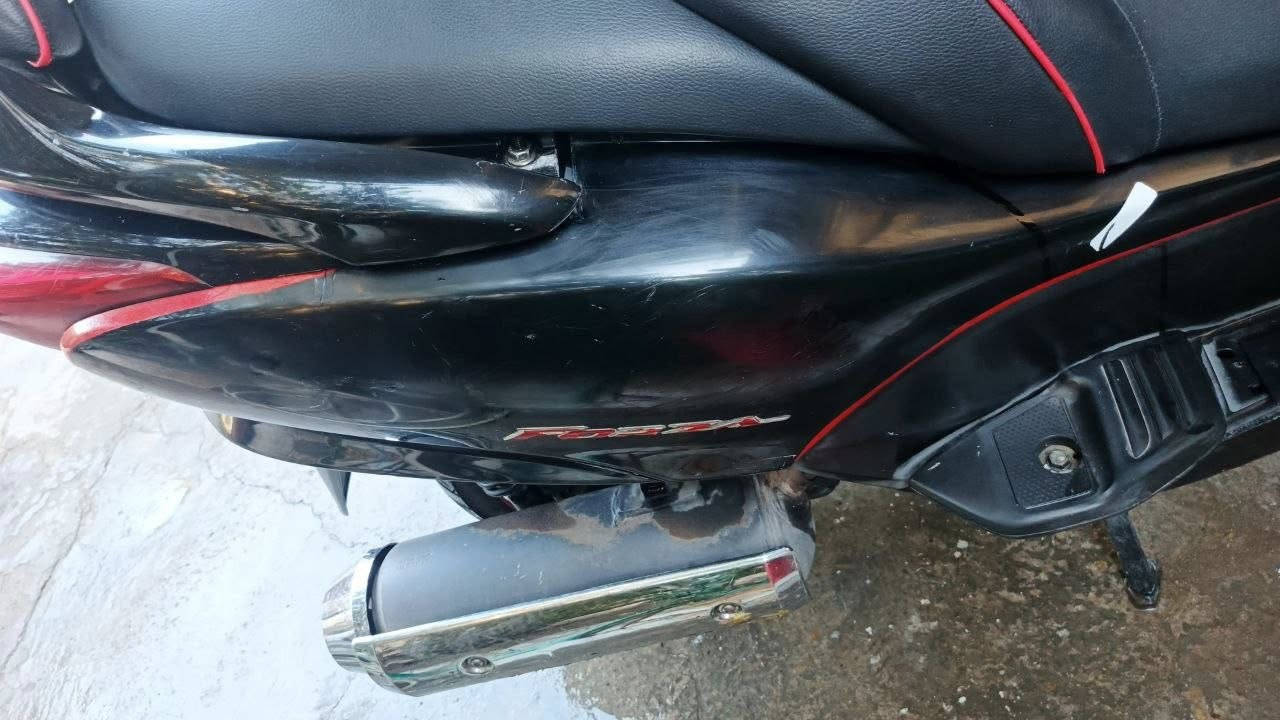 السـلام عـليكـم فورزا 08
الجديده (فورزه 08/كرستال) 

گير ملغي بس المنظومة (6كير 3 تحويلات) موجوده وشغاله على الفحص 

 

مكينه بلادية على وضع اليابان اكفلها الك 
ماشية 23000

الكفرات نضافه 95‎%‎/ كهربائيات كلها شغالة

هيتر تدفئه/جي بي اس 

چويتر مصلح يم (الحسني متى) صلحته ونسيته بعد رون ثابت وبالتراي تشوفها

مسيولها ادامة عامة (غسل تانكي ،تبديل فيتبم ، تنظيف نوزلات ، تبديل بلك ، تبديل فلتر شوته ) 

وتركتها لان اخذت سيارة 

وانطيك وياهة الفيتبم البلادي مالتها الله شاهد

ظفيره بلادية من البجم للبجم اكفلها اذا بيها تحوير واحد

بك لايت كرستال / /. تخم تاير

جديد ياباني اصلي شرط نقشة عالية

شلعه معدل تشك الكاع معدل 140 / حماوه نص ثابته

شرط ترايك وين ميعجبك وتقتنع يلا ابيعلك 

ملاحضه : دراجه احله من صور شرط جيب وياك فيتر وتكلبوها وتفحصوها كدامي وتقتنعون بيها يلا 

سعرها (1000) بيها مجال مكاني بغداد 

تقاطع درويش

للاستفسار: ***********
