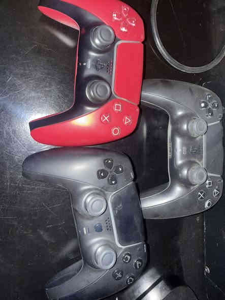 جوستك بلي 4 اصلي السعر 40 ألف 
حوستك بلي 4 شبيه ال 5 السعر 20 
التواصل ***********
