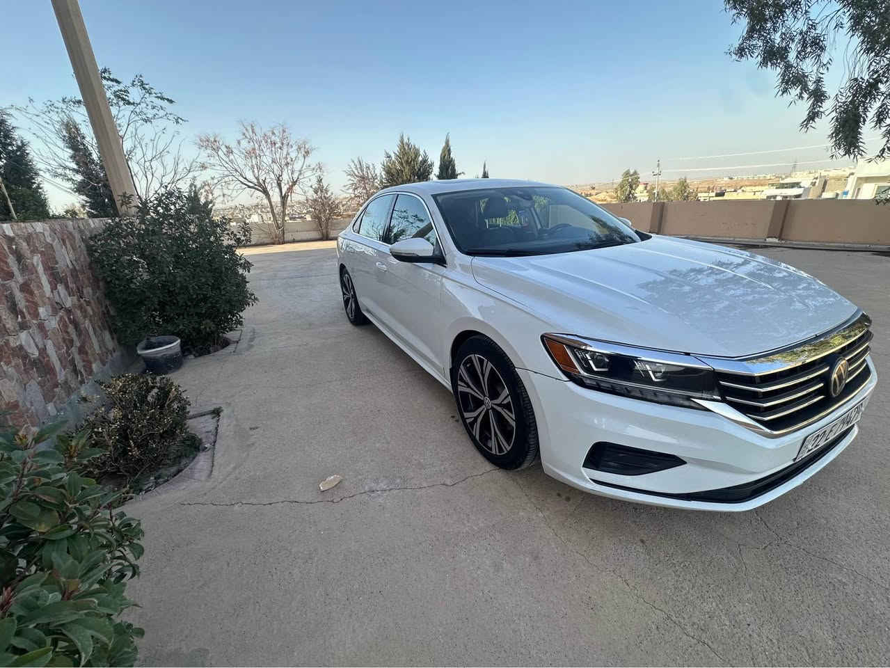 Volkswagen passat 2021 SE 
‎مەکینە 2.0 Turbo 
‎مواسەفات SE
‎( هەر چوار دەوری رادارە - راداری پێش و پشتەوە کەخۆی برێک دەگرێت - راداری ئاوێنەکانی تەنیشت - راداری جامی پێشەوە و خەتی جادا - سەقف سلاید - کامێرای دواوە -کوشن جلد - کوشن کارەبای - کوشن هیتەر - بەسمە و شەغال - لایدی پێشەوە زینون - لایتی پشتەوە لید - ئەپڵکارپلەی - ویل گەورە سپۆرت 
یەک پارچەو بستێک بۆیاخە پارچەیەکو دوو جێی پیدی ئارە
بۆنیتی بە بیلاد گۆراوە کەمێک ژورەوەی گرتووە ) 
 نرخەکەی (١٦٢ مەجال )
ژمارەی مۆبایل. *********** كركوك, العراق
