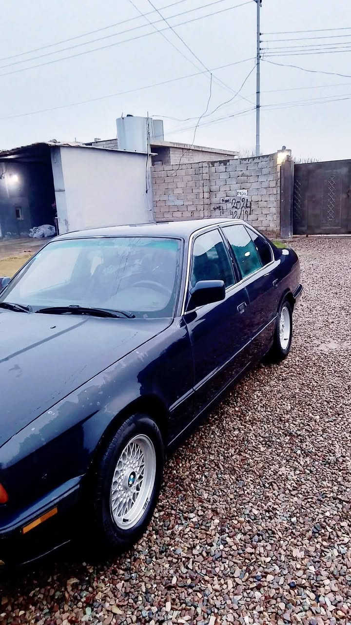 السعر -- نقداً 48  --ورقه وبيها مجال بسيط 

بي ام حجم 525 كبس گير عادي اللون ازرق نيلي  مصبوغه حزام فقط موديل 92 رقم صلاح الدين مسطره سنويه نهاية عام 29 الشرعي بالمنطقة  يحول فقط سياره جديده مصروف عليها قبل يومين 400$ دولار سياره مال جناي 

التفاصيل 
محرك وكير شرط 
تخم صدر امامي خلفي مع دبل امامي قواعد دبل كله جديد 
اربعه جام كهرب 
ارباك واحد 
تحكم ستيريو 
قفل مركزي عام 
كهربائيات كله شغال 
تدفئه تبريد 
لايت زينول 
ويل خليه 
تاير نظافه وسط 
غرفتها اربع بطاين جدد صاج ملكي 
مكان السياره الموصل ناحيه القياره قريه الجدعه 
ملاحظه مراوس يرهم حسب القناعه 
رقم صاحب السيارة 
آسيا  ***********
كورك ***********
