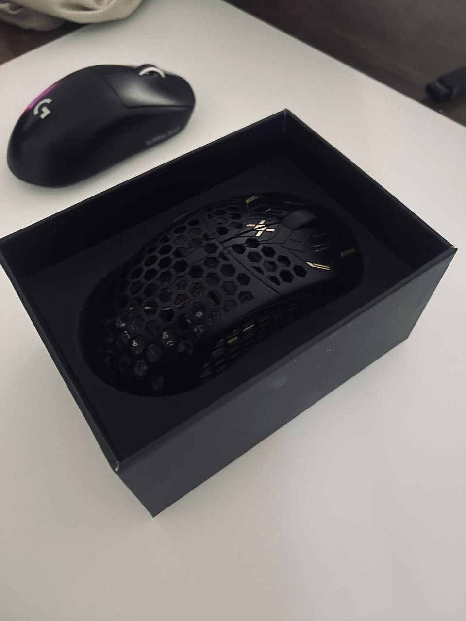 السلام عليكم 

ماوس للبيع finalmouse ulx medium size 8k polling rate 

السعر 160 الف

مكاني بغداد الاعظمية


**إذا كنت صاحب هذا الإعلان وتريد حذفه لأي سبب، رجاءا أرسل رسالة إلى الدعم الفني**