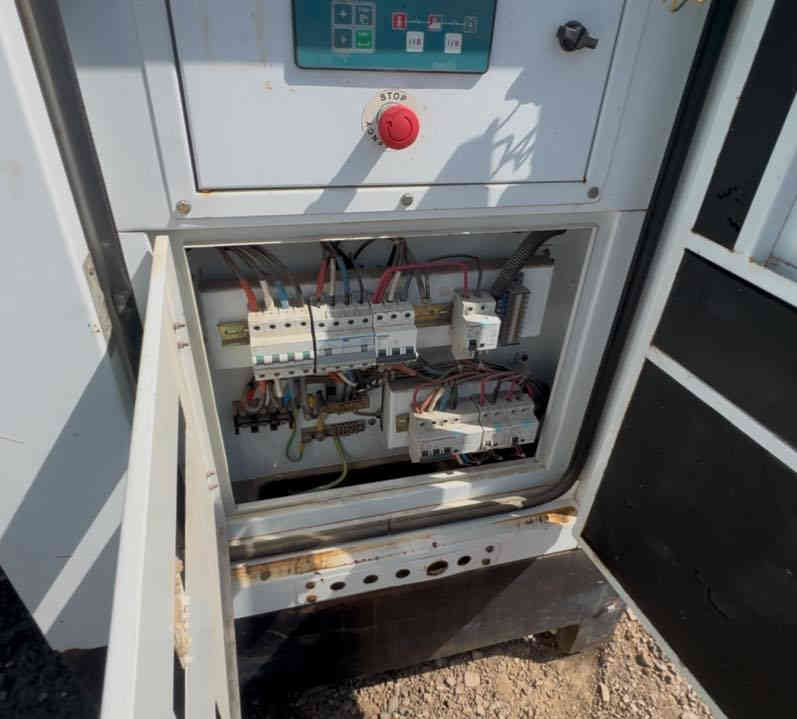 السلام عليكم 
للبيع مولد نوع بيركنز بزون انكليزي اصلي افجي ولسون
 كاتم 100%محرك 4سلندر توليد 20كيفي ثري فيز بلادي
وارد استرالي منضومة حماية فول اوتو اطفاء وتشغيل ذاتي 
المولد مشتغل قليل جداً برغي ما مفتوح بيها شرط الحمل
العنوان//بابل-الشوملي-سريع البصره 
للأستفسار//***********
متوفر توصيل 🚚 الى جميع المحافظات
