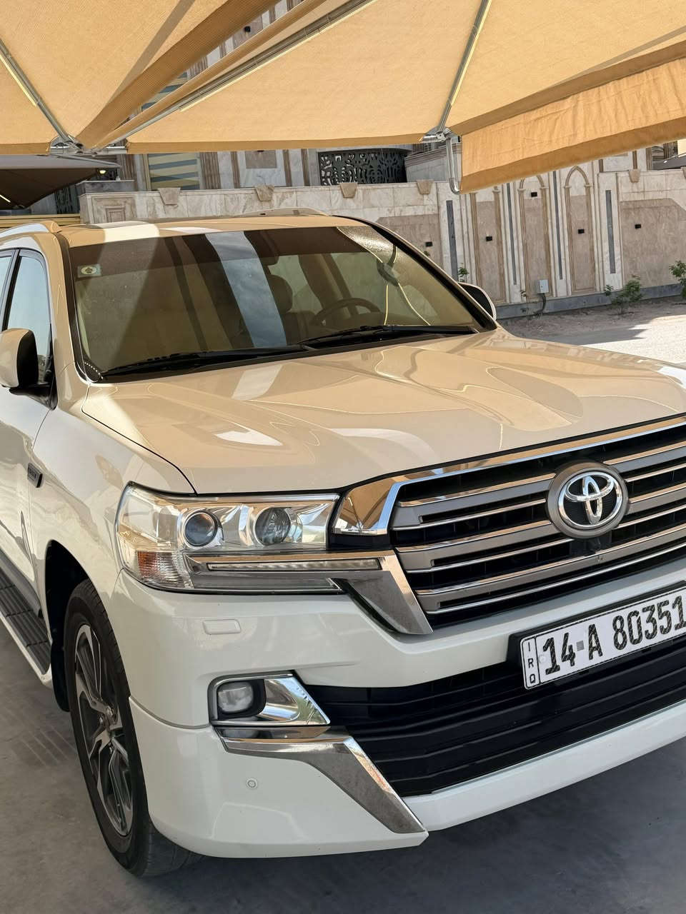 السياره لاندكروز 
الموديل 2020 SAS

المحرك V8
GXR فول مواصفات كشن كهرباء 
السياره كاز 
الساره تخم تاير 
الكشنات جلد 
الحداديه مصفره 
السياره مكفوله بدون قطره صبغ 
رقمه بصره الجديد 
السياره تنقص دهن 
السياره باسمي ثاني يوم التحويل 
السعر 5شدات وبيه مجال شي بصيط جداً
📍البصره ا
 ☎️***********
