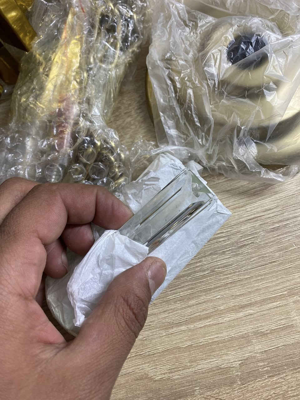 ثرية مودرن كما موضحة كلش حلوه 3 كلوبات تجي وسلسال مالتها هم ذهبي    وبيها 40 كرستالة من جوة تقريبا      سعرها 45 مع توصيل 😍


**إذا كنت صاحب هذا الإعلان وتريد حذفه لأي سبب، رجاءا أرسل رسالة إلى الدعم الفني**