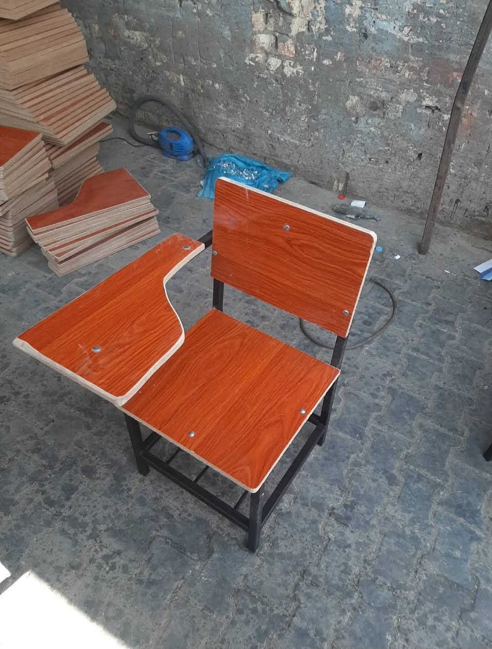 يتوفر لدينا رحلات ذات مقعد واحد مقعدين  مصاطب وصبورات تجهيز كافه معاهد و المدارس و منتزهات ب الاسعار الجملة للتواصل *********** أو عن طريق الفيس.
