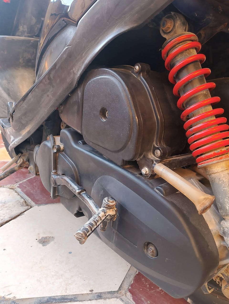 السلام عليكم
ماكس عدله نظافه مثل ماواضح بالصور 
سلف فقط يحتاجلها باتري امانه الله 
مفتوحه جفتتها قبل سبوع درجه اولى امانه الله 
نقصها فقط باتري ويده بريك امامي وستنده ثنائيه فقط 
سعرها 400 الف مجالها كلش قليل مو سعرها 
مكاني بابل حله
***********
