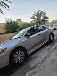 سلام وعليكم شلونكم خباركم سياره كامري هايبرد وبانزين  موديل ٢٠٢٣سياره ...