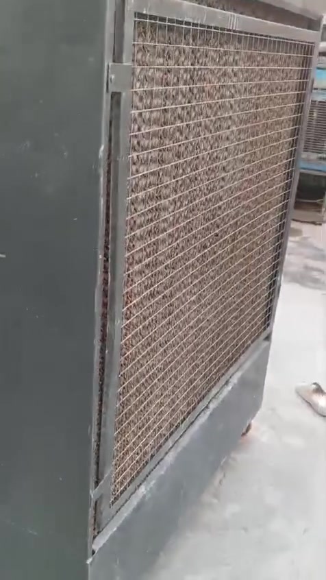 مبرده حديد تاخذ الحوض
مال 250 لتر 
وتاخذ غطاسات ثنين كبار
سعره 500 وبيها مجال
والمبرده شغاله  ع حسب لاصول اني. مكلف بل نشر
اللستفسار تصال ع رقم
***********
