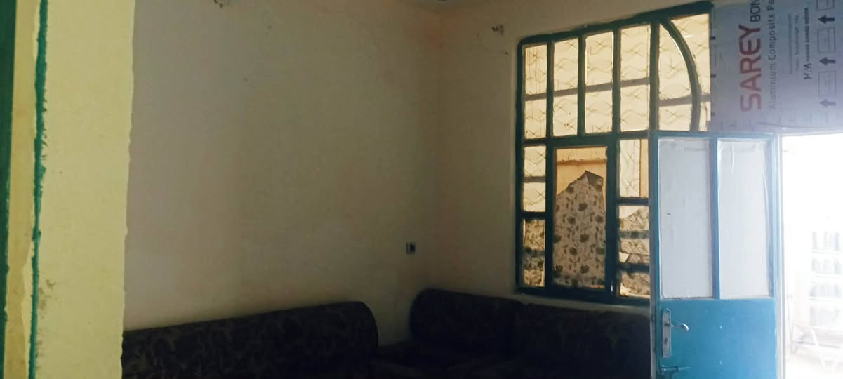 تم تنزيل السعر بسبب ضرف صاحب البيت
السلام عليكم بيت للبيع بشارع ابو علي ١٠٠ متر واجهه ١٠ نزال ٢٠  فرعه ١٠ متر سعره مناسب 28 نهايته 
   ويتوفر كافة الخدمات تبليط ماء مجاري كهرباء جاهز من كلشي 
والبيت فارغ كبل تجيب غراضك وتسكن بي 
معروض يم دلالية الصادق عنوان المكتب ببداية شارع ابو علي مقابل حسينية اويس القرني استفسار اكثر اتصل *********** بغداد, العراق
