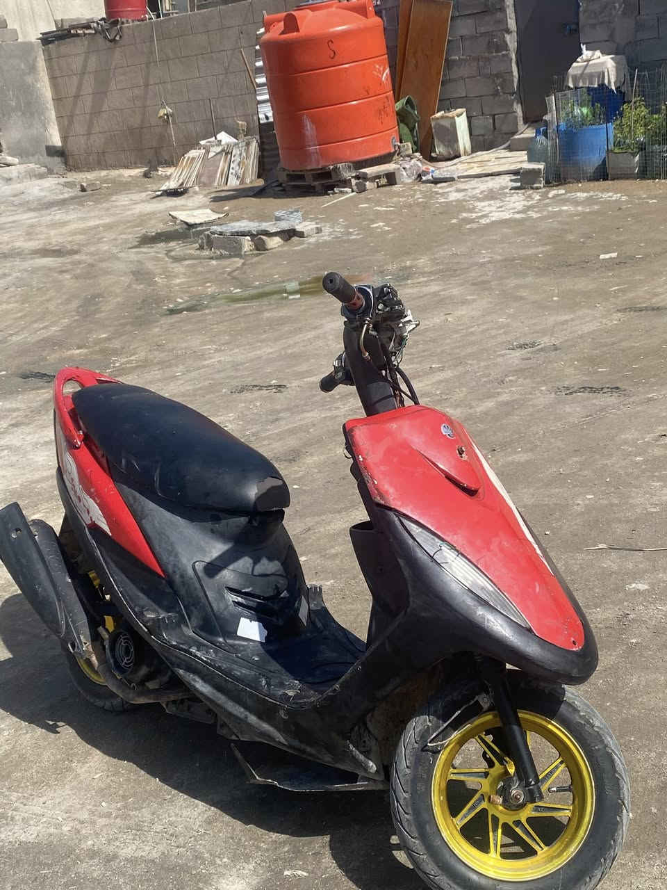 سلام عليكم دراجه ماكس عدل
دراجه مفتوحه بوشتها 55 دراجه انطيك بيه شلعه ومعدل كهربأيتها شغاله بس نقصه باتري سعر500وبيه مجال
الاستفسار ***********
