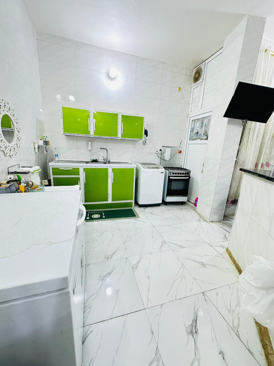 بيت للبيع بمساحه 100 م  العرض 6م طابو زراعي سند 25 إقرار محكمه العنوان مقابل قريه الغدير السعر 42مليون مع المجال يحتوي البيت على غرفه نوم وصاله ومطبخ واستقبال حمامات داخليه وخارجيه  وغرفه في طابق الثاني للتواصل على وات ساب
مع سيتم كامل كامرات 
وموكيت لكل المنزل جديد +كيزر جديد 
 
***********
